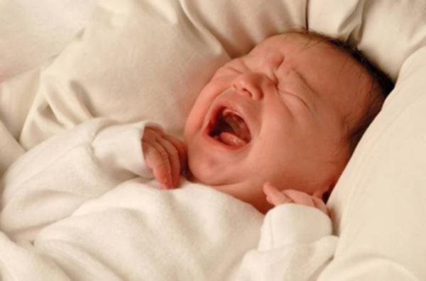 آشنایی با علل بی قراری نوزاد در خواب
