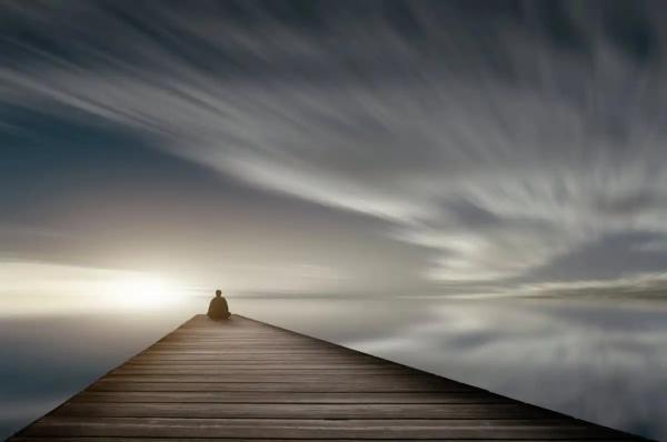 10 تفاوت میان انزوای خلاقانه نویسندگان و انزوای بیمارگونه